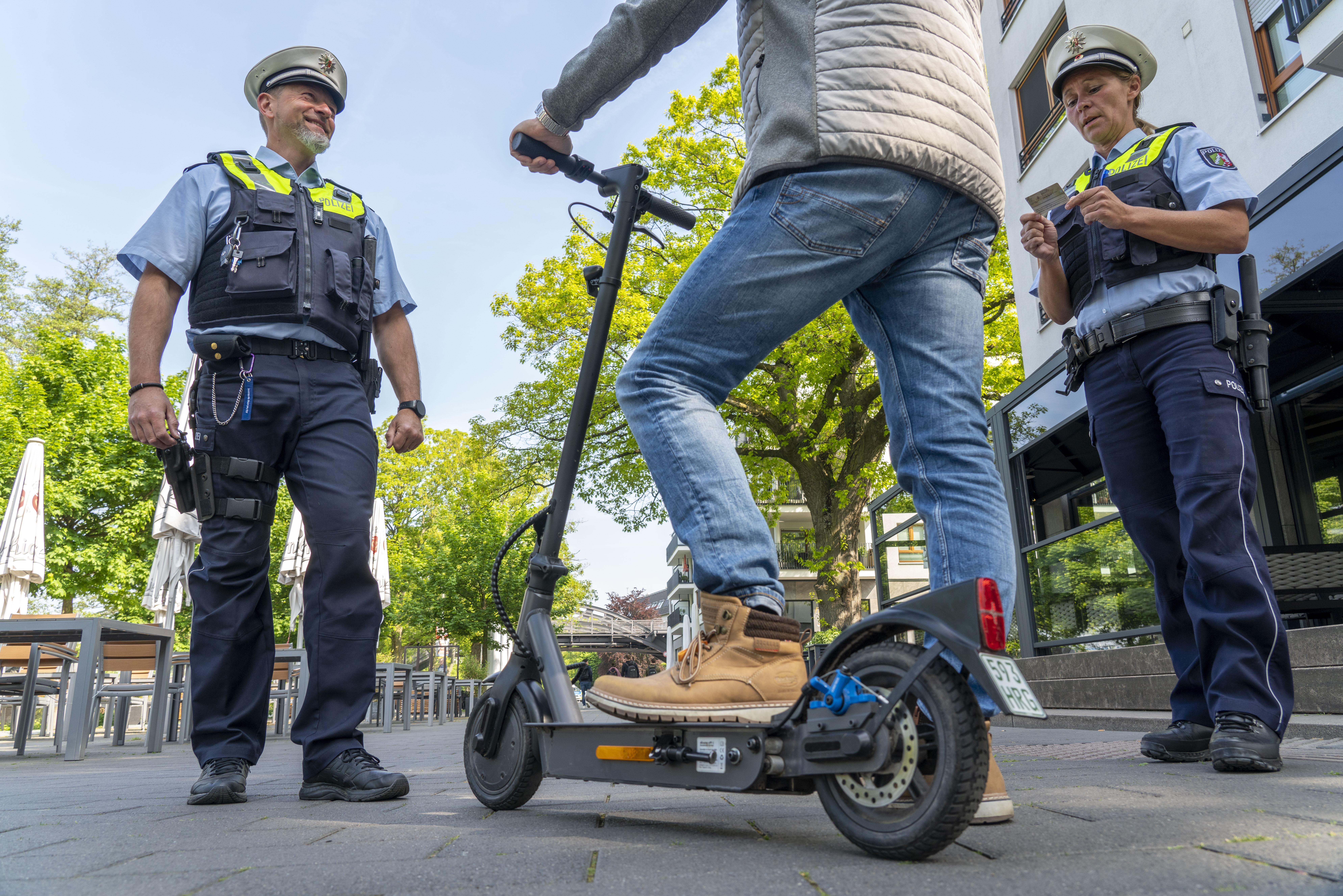 Using e-scooters - but the right way