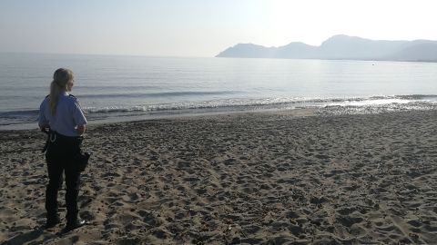 Fußstreife am Strand (Playa de Muro)