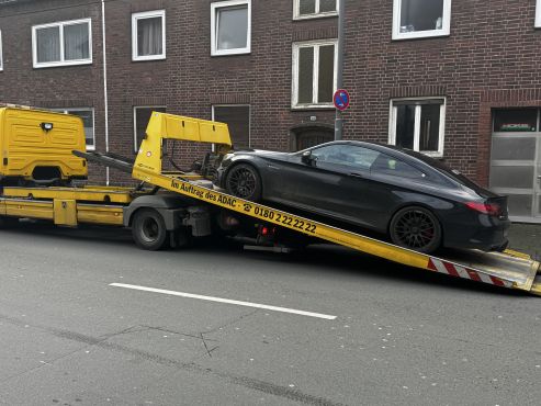 Der getunte Mercedes.